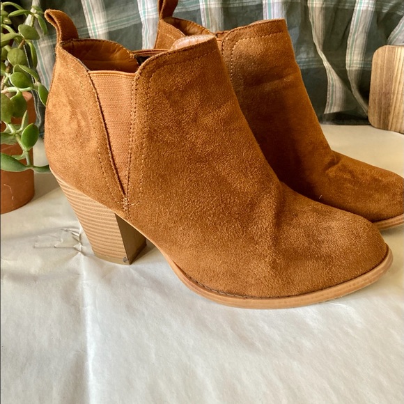 Pierre Dumas Suede Booties In Chestnut - Picture 4 of 9